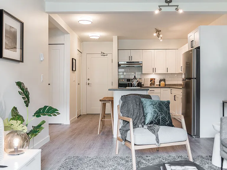 2441 Countess St — Photo 3