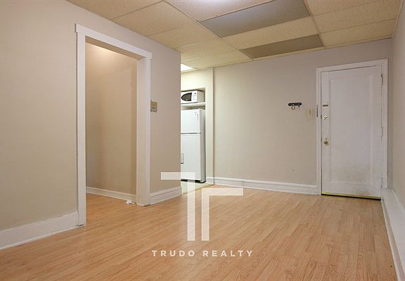 2nd image of 2827 N Burling St APT 03