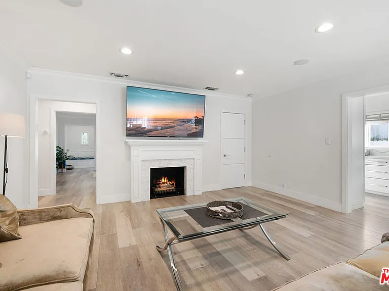 5439 Carpenter Ave — Photo 12