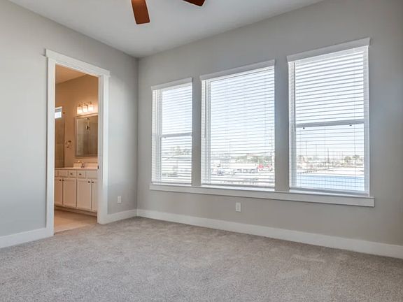 2nd image of 616 Hawthorn Grove Ln