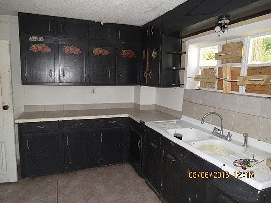 2nd image of 77 Galen St