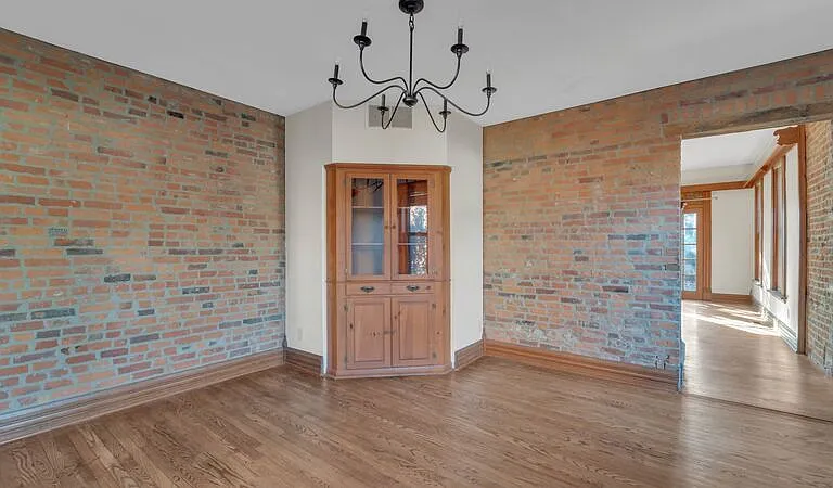 129-131 E Sycamore St #131 — Photo 7