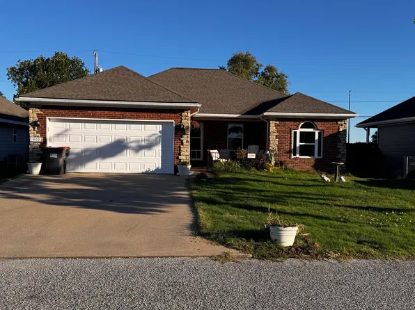 1409 W 9th St, Grove, OK 74344