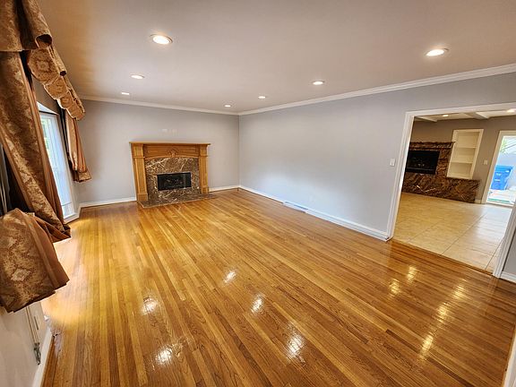 3rd image of 5131 Topanga Canyon Blvd