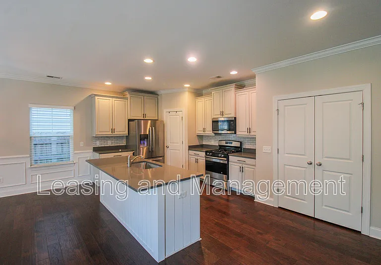 1149 Sumner Ave — Photo 3