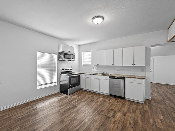 2nd image of 708 W Day St