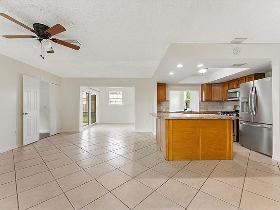 5th image of 11531 NW 32nd Manor
