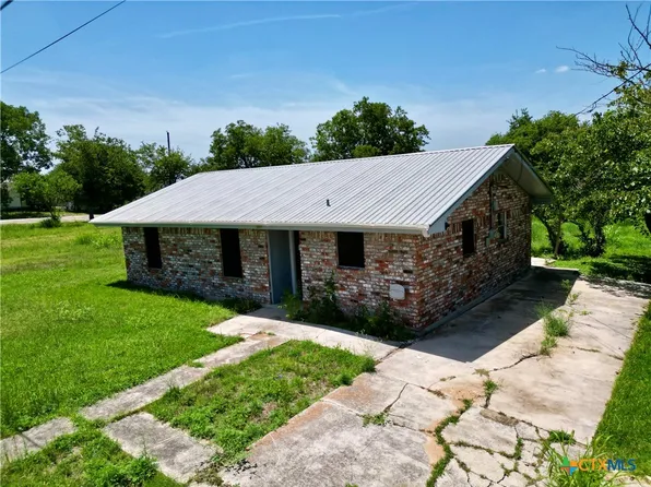 209 W Prairie Ave, Rogers, TX 76569