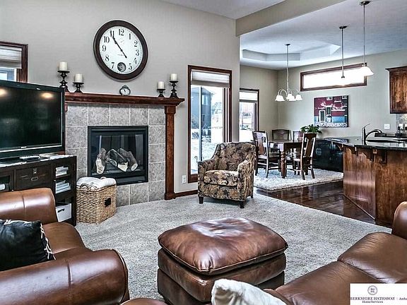 2nd image of 807 S 189th St