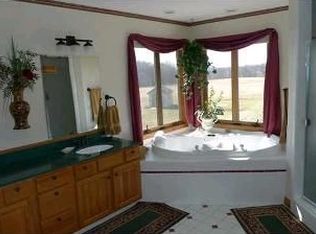 5701 Bloomfield Dr, Grandville, MI 49418