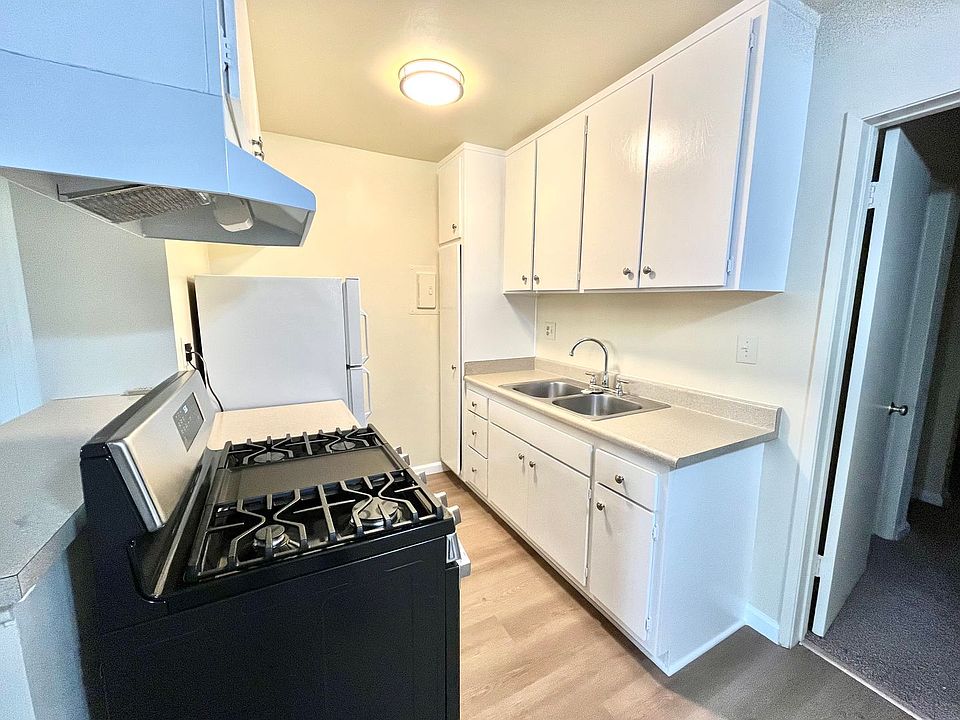 1st image of 18550 Prairie St #16