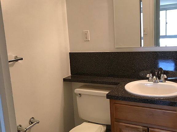 5th image of 1 Glenwood Ave APT 18A