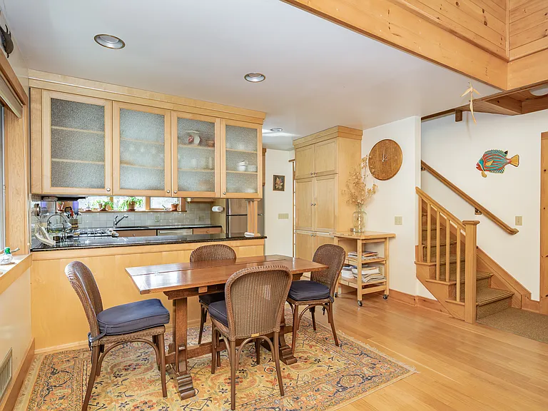 137 Norfolk Dr — Photo 8