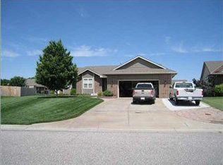1025 N Old Trail Cir, Valley Center, KS 67147