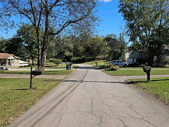 Exterior Neighborhood (street photo)