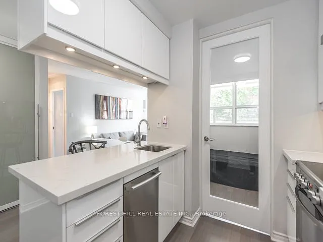 105 McCaul St #202 — Photo 4
