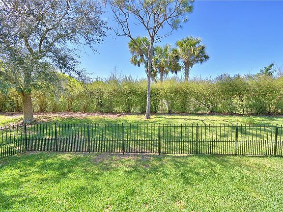 4th image of 10109 W Villa Cir