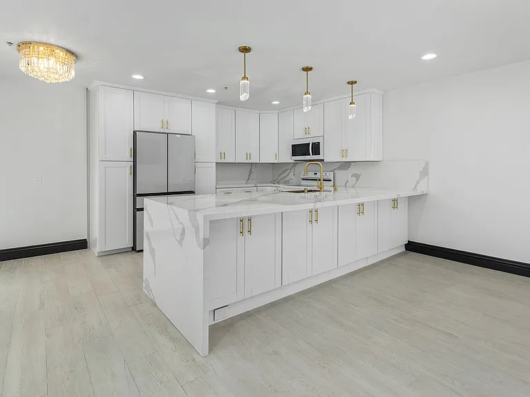 602 W Fir St W #201 — Photo 5