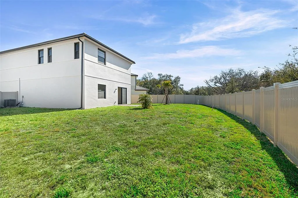 4 bed, 3.5 bath, 2424 sqft, $3,997 — Photo 4