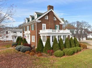 406 7th St NW, Faribault, MN 55021