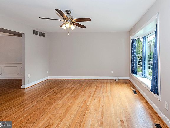 3rd image of 262 Michele Cir