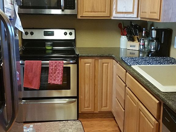 3rd image of 53 Greentree Cir #53