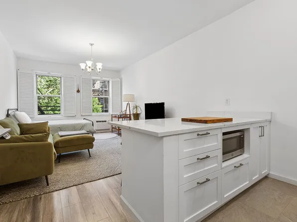 330 E 83rd St APT 2G, Manhattan, NY 10028