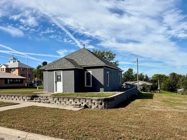 1212 W 5th St, Crofton, NE 68730