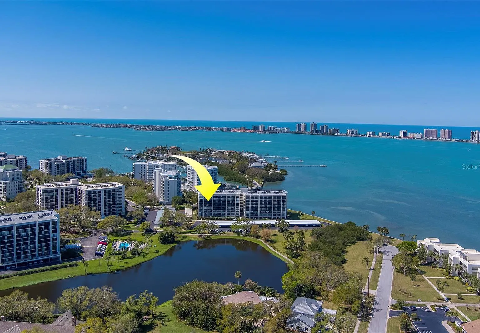 Waterfront 2 bed 2 bath condo — Photo 3