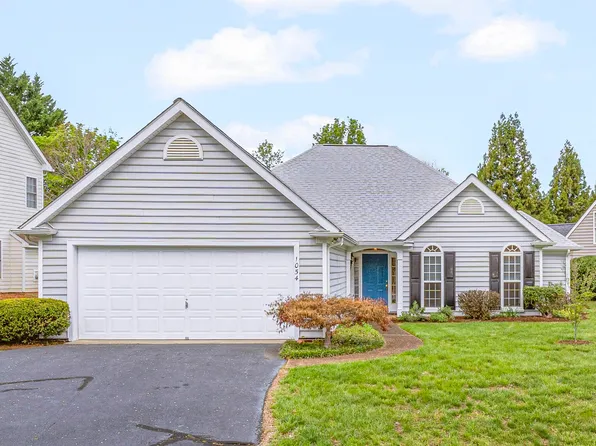 1054 Autumn Hill Ct, Crozet, VA 22932