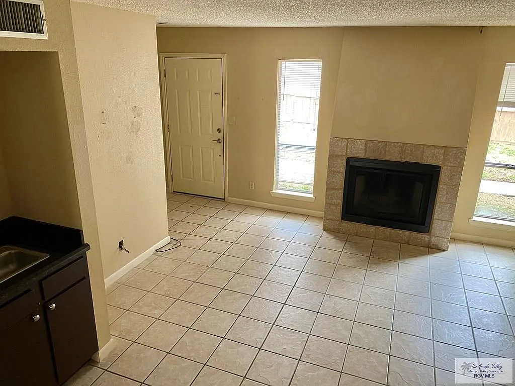 2 bed, 2.5 bath, 1221 sqft, $1,350 — Photo 4