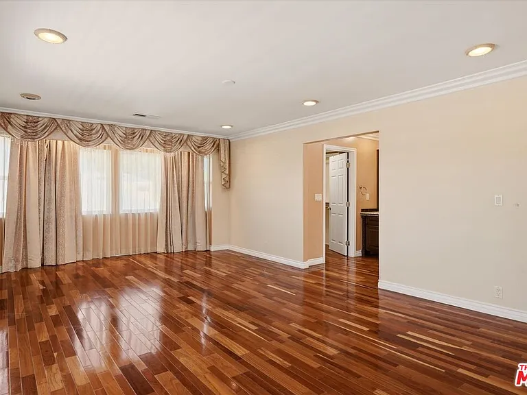 4131 Mantova Dr — Photo 43