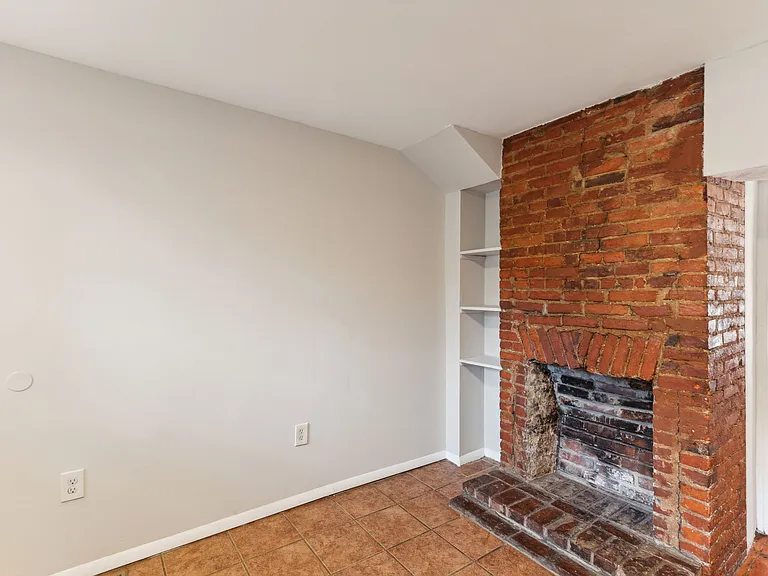 304 Sears St — Photo 15