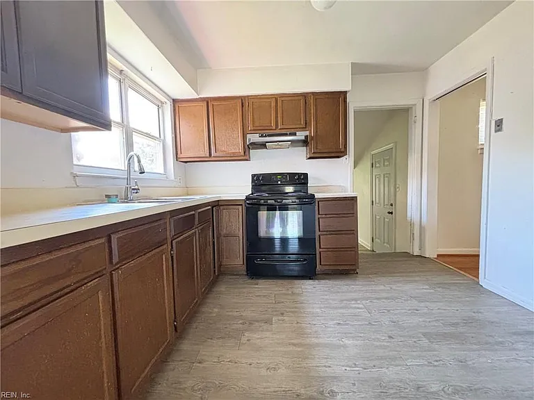 2901 E Malden Ave — Photo 7