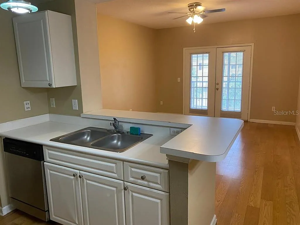 1 bed, 1.0 bath, 753 sqft, $1,450 — Photo 2