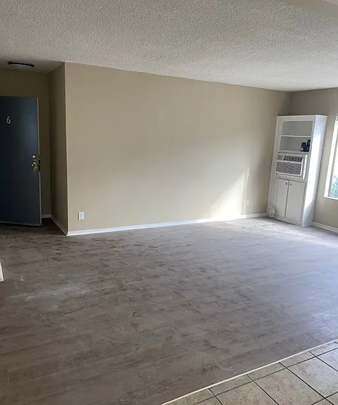 11446 Califa St — Photo 5