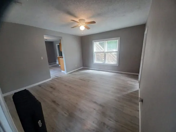 30 Pleasant St #1, Baldwinville, MA 01436