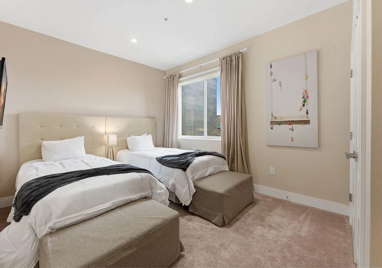 Magic Village 4BR, Spacious and Stylish — Photo 4