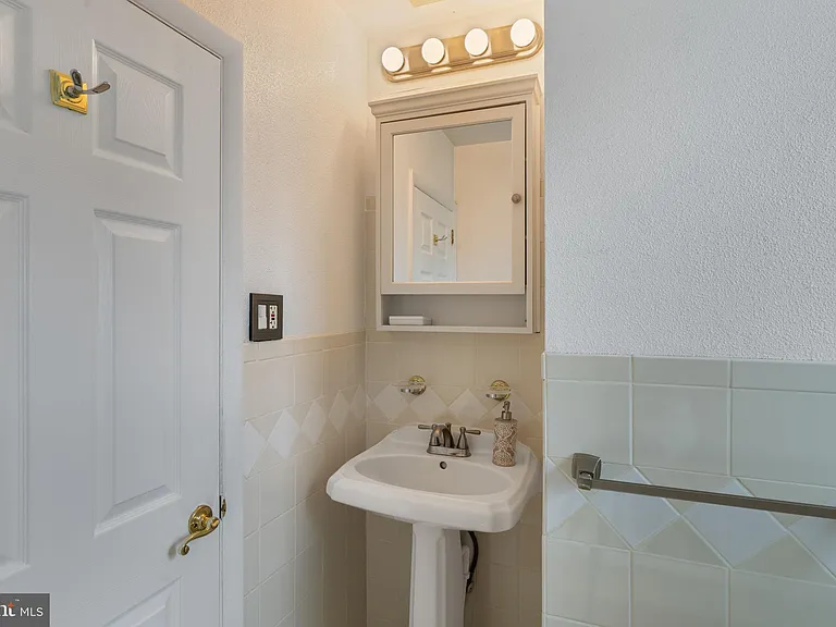 615 Sherrie Rd — Photo 16