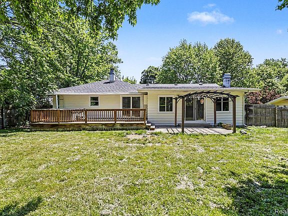 5th image of 724 Chippewa Trl