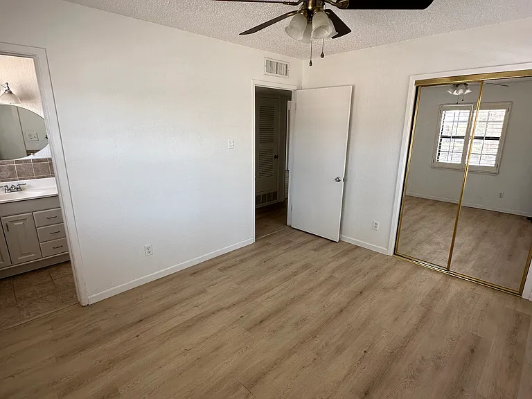 3444 Dundee St — Photo 10
