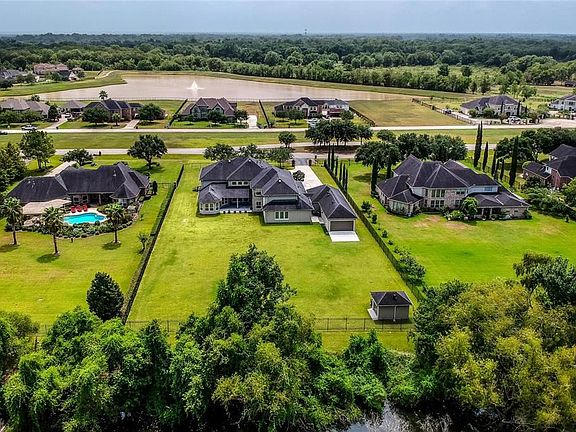 3rd image of 4618 Creek Point Ln