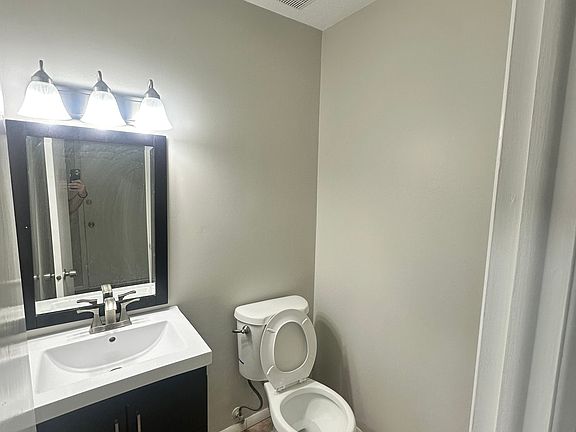 4th image of 4460 Periwinkle Ln #1