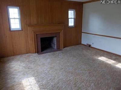 4th image of 221 Gladstone St