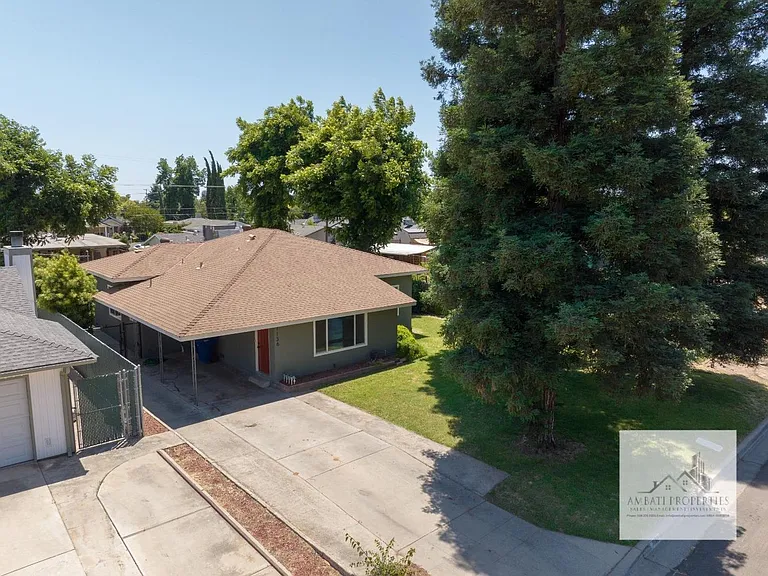 1136 E Griffith Way — Photo 3