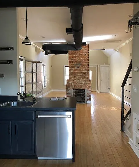 315 Seawell Ave — Photo 2