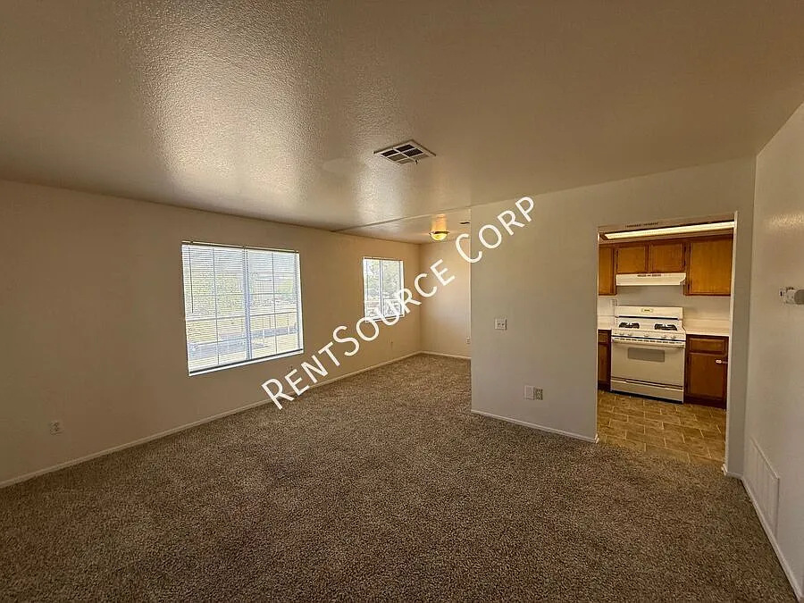 2 Bedrooms/1 Bathrooms Upstairs Condo for Rent in Rosamond in Kern County — Photo 4