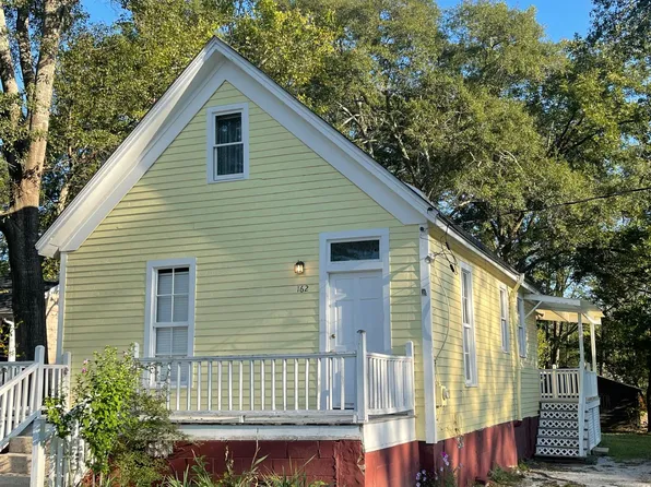 162 Johnson St, Senoia, GA 30276