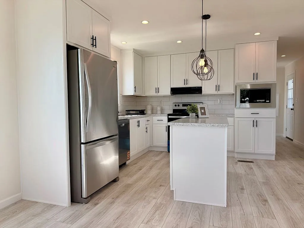 2 bed, 2.0 bath, 991 sqft, $1,600 — Photo 4