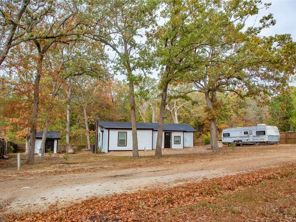 320 Sam Houston Rd, Honey Grove, TX 75446